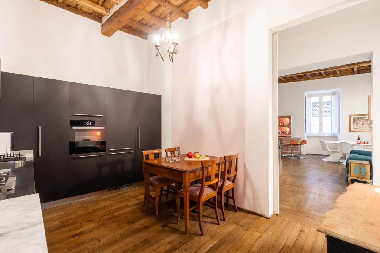 Chic And Style In Historical Via Giulia Apartment Roma Ngoại thất bức ảnh