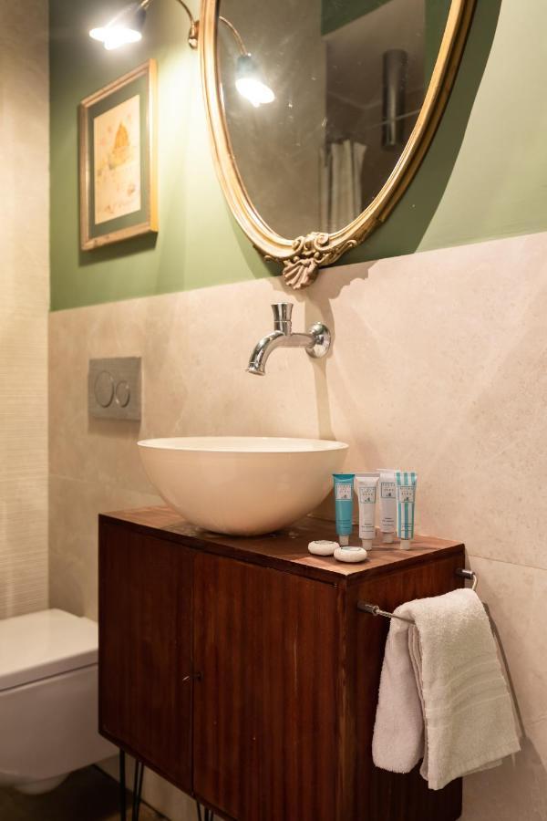 Chic And Style In Historical Via Giulia Apartment Roma Ngoại thất bức ảnh