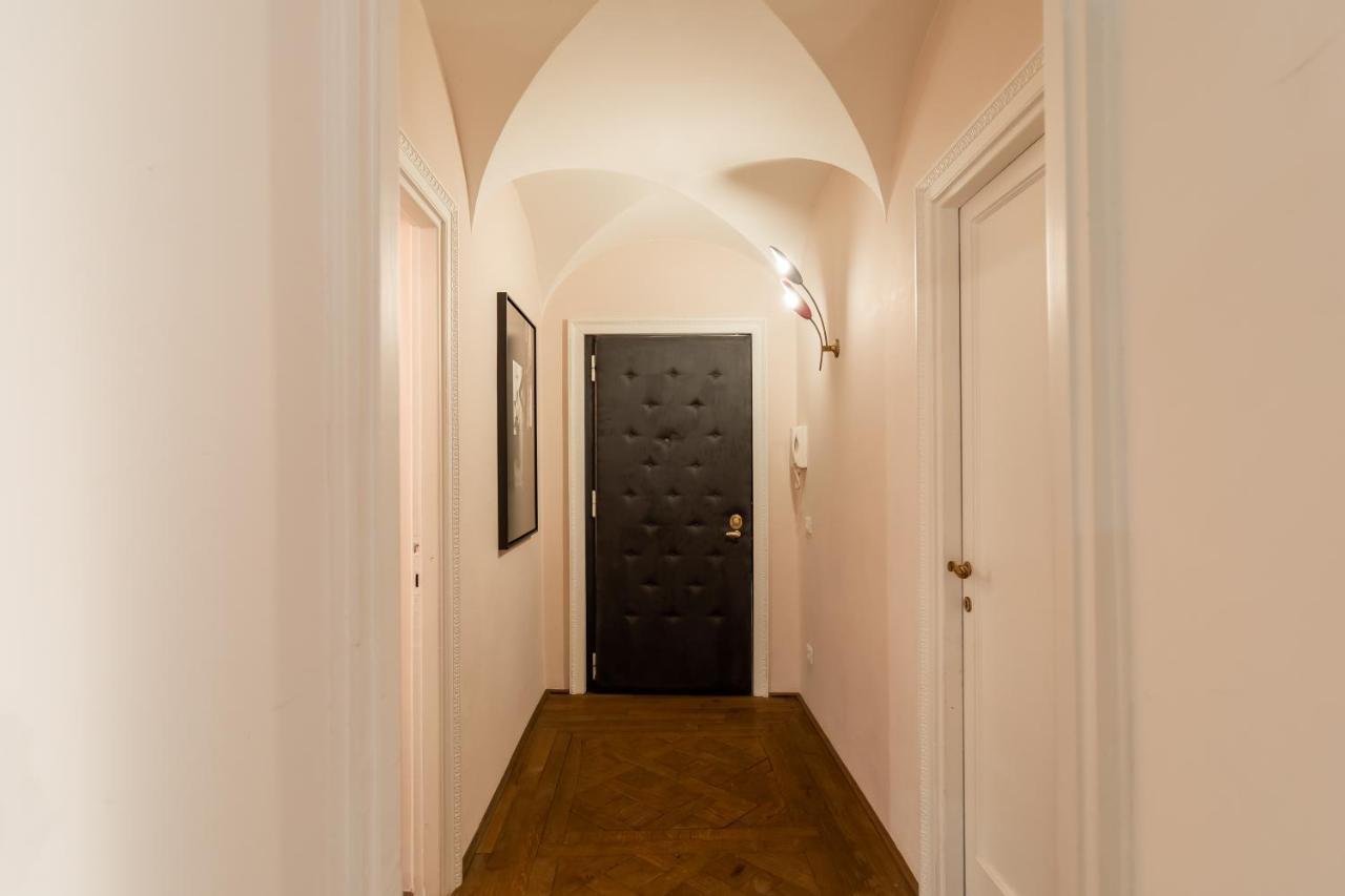 Chic And Style In Historical Via Giulia Apartment Roma Ngoại thất bức ảnh