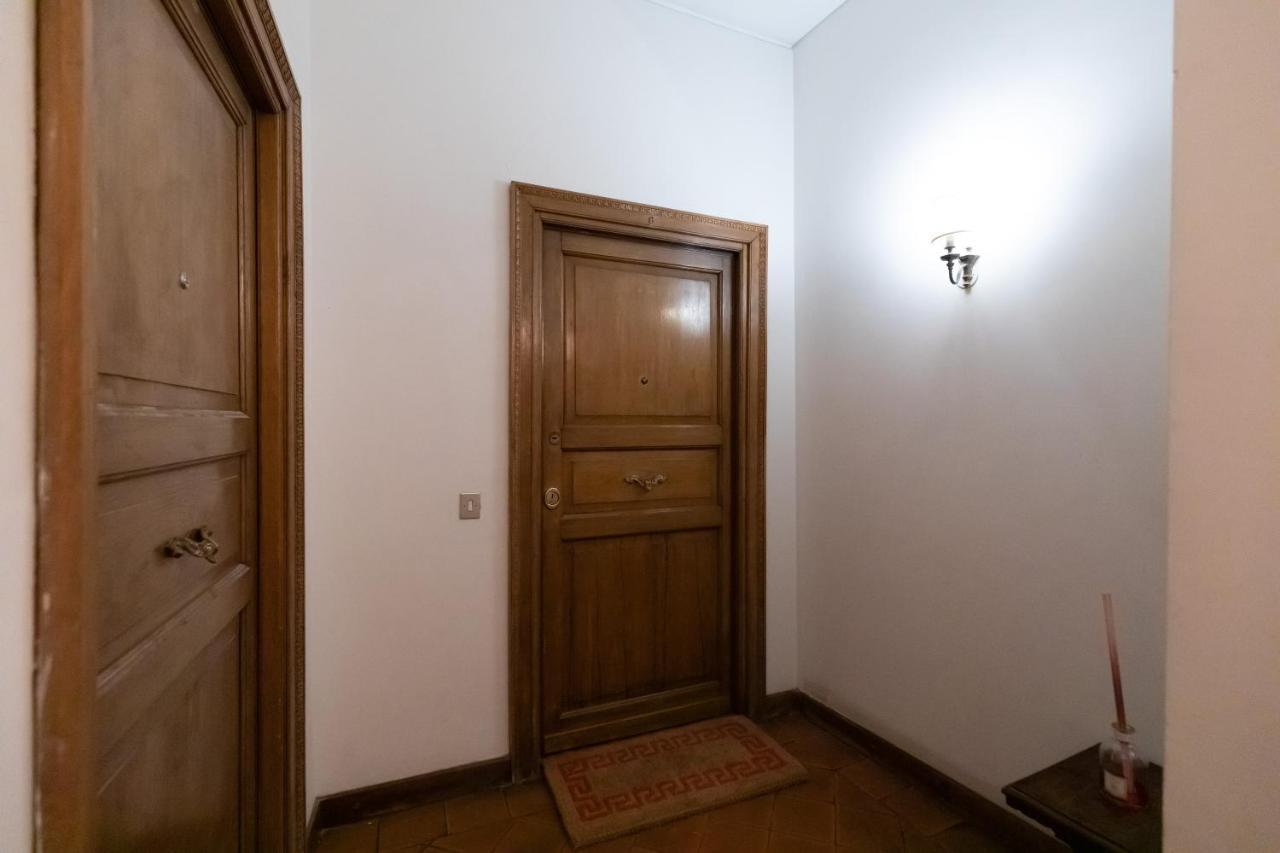 Chic And Style In Historical Via Giulia Apartment Roma Ngoại thất bức ảnh