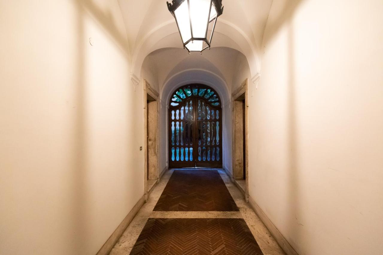 Chic And Style In Historical Via Giulia Apartment Roma Ngoại thất bức ảnh
