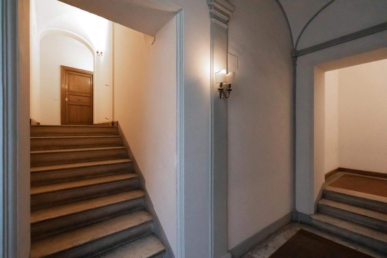 Chic And Style In Historical Via Giulia Apartment Roma Ngoại thất bức ảnh